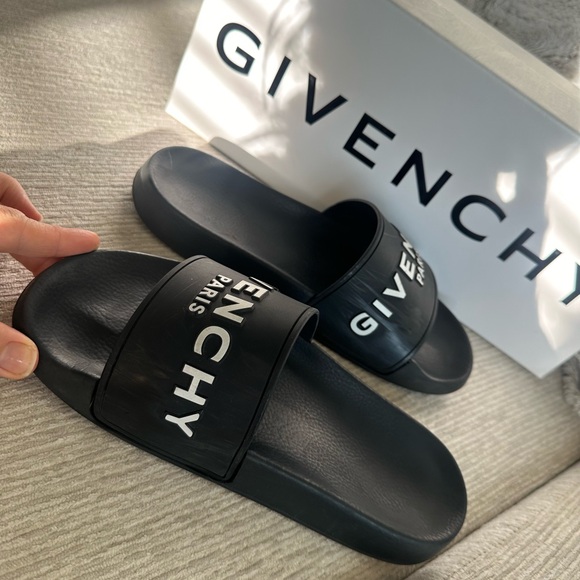 Size 7, black and white Givenchy women's slides - Picture 3 of 6